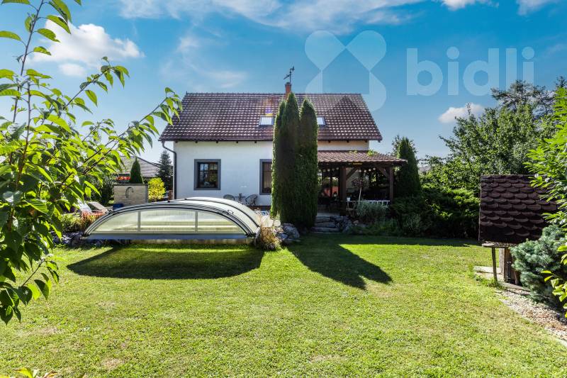 Krásná vilka 5+kk s bazénem, Poříčany