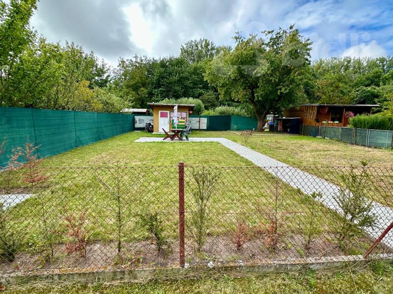 Prodej zahrady 298 m2 s chatkou - Pardubice, Nové Jesenčany