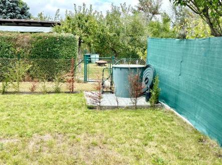 Prodej zahrady 298 m2 s chatkou - Pardubice, Nové Jesenčany | Prodej - pozemek, zahrada, 298 m²