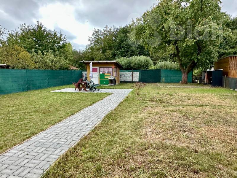 Prodej zahrady 298 m2 s chatkou - Pardubice, Nové Jesenčany