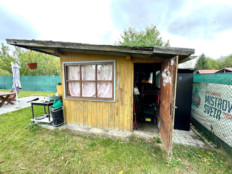 Prodej zahrady 298 m2 s chatkou - Pardubice, Nové Jesenčany