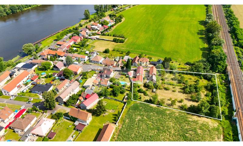 Prodej pozemku v obci Hněvice