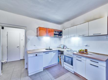 Prodej ideální 1/2 bytového domu, 2x  2+1 , 60m2, pozemek 635 m2 | Prodej - nájemní dům, 285 m²