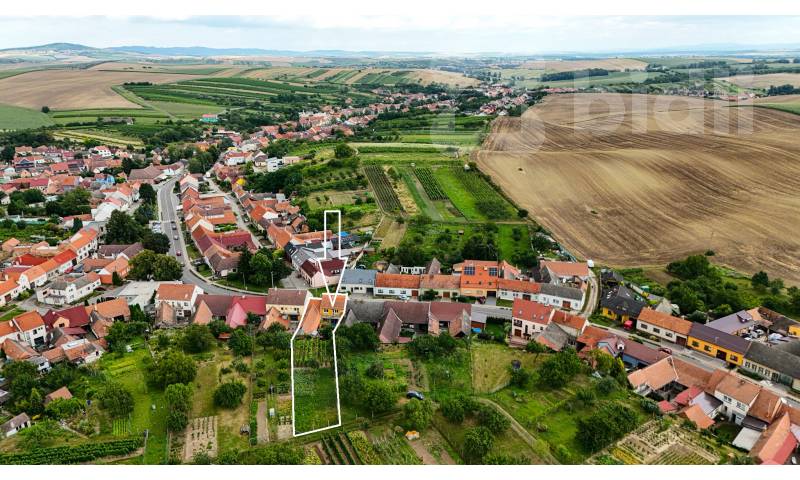 Prodej stavebního pozemku v Hovoranech