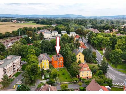 Prodej prostorné vily s čtyřmi byty ve vyhledávané části Františkových Lázní | Prodej - nájemní dům, 298 m²