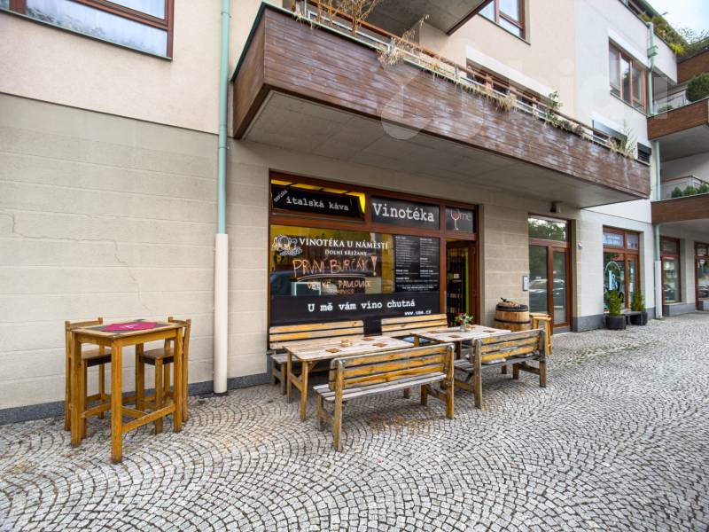 Komerční prostor 22 m2 + byt 2kk, 81 m2, novostavba, OV, Dolní Břežany