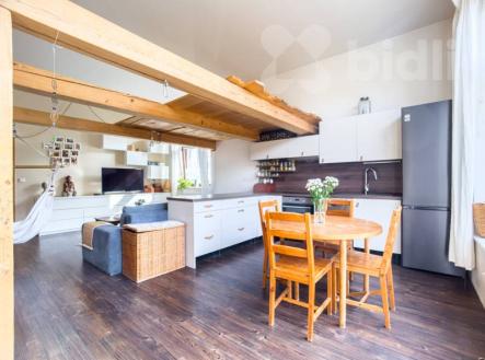 Komerční prostor 22 m2 + byt 2kk, 81 m2, novostavba, OV, Dolní Břežany | Prodej - obchodní prostor, 22 m²