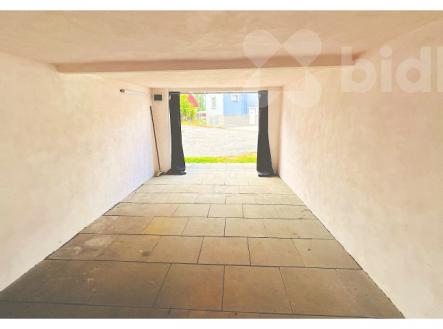 Prodej garáže 22 m2, ul. Nádražní, Benešov u Prahy | Prodej - malý objekt/garáž