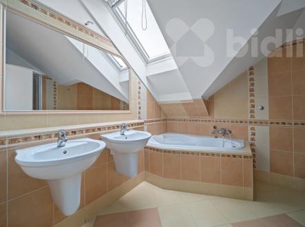 Prodej, rodinný dům s nebytovým prostorem, Svobodné Dvory, Hradec Králové | Prodej - dům/vila, 335 m²