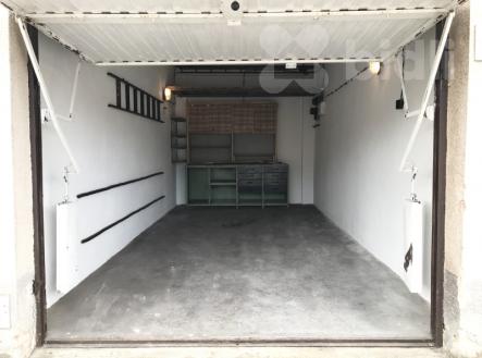 Řadová garáž 18m2 Kolín, U Cihelny, Jablotron | Pronájem - malý objekt/garáž