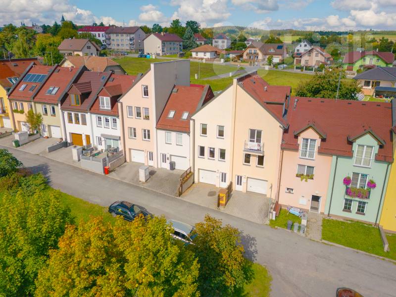 Prostorný rodinný dům 5+1 s garáží - Borotín u Tábora