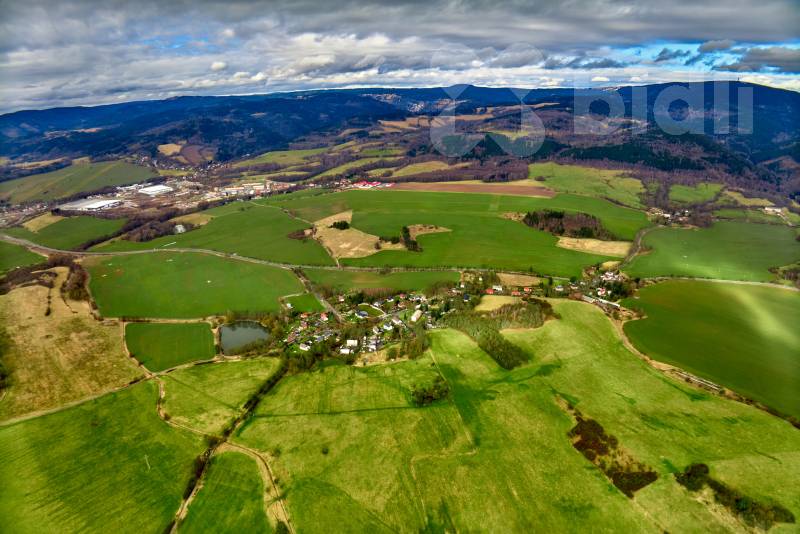 Prodej pozemku o velikosti 2082 m2, Květnová, Ostrov - Květnová