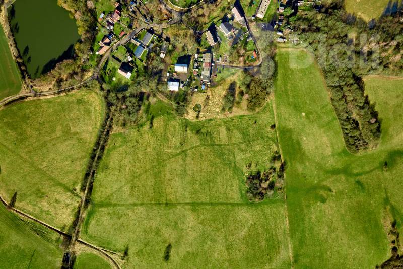 Prodej pozemku o velikosti 2082 m2, Květnová, Ostrov - Květnová