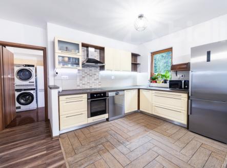 Prodej slunného bytu 3+1 75 m2, se zahradou 165 m2 v obci Janská | Prodej bytu, 3+1, 75 m²