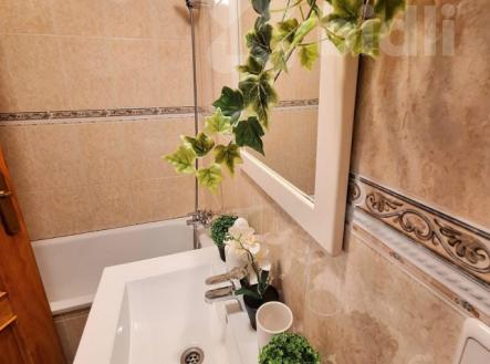 Kompletně vybavený apartmán 3+kk s terasou a výhledem na bazén - Torrevieja, Costa Blanca | Prodej bytu, 3+kk, 43 m²