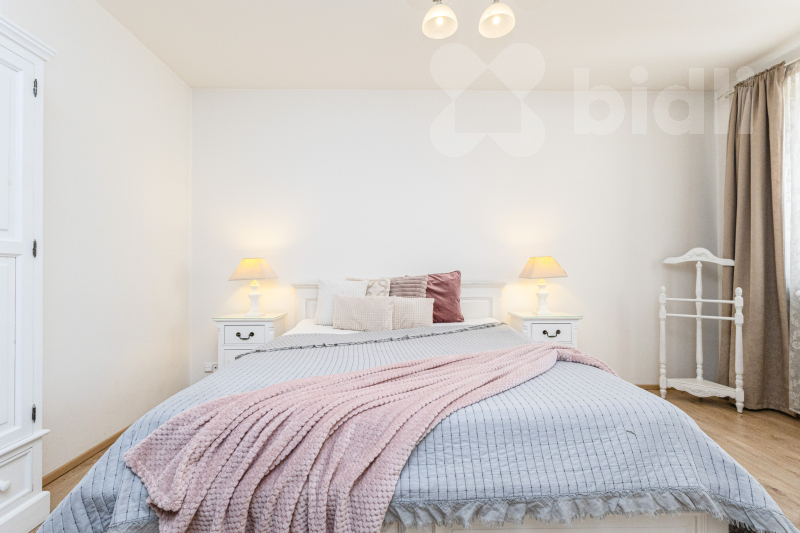 Pronájem bytu 2+kk, Na Plzeňce, Praha 5 - Smíchov, v domě s výtahem.