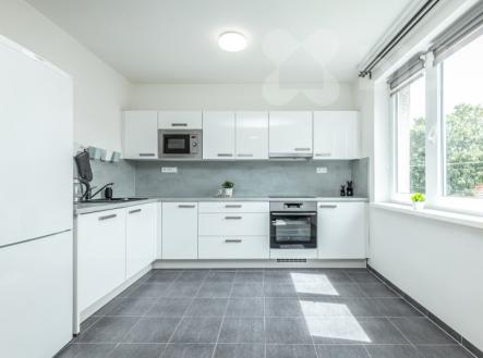 Byt 3+kk po rekonstrukci, s klimatizací, sklepem a dvojgaráží, Budihostice | Prodej bytu, 3+kk, 73 m²