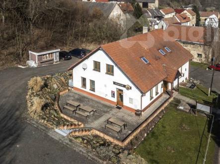 Výjimečný dům 5+kk s potenciálem 3 bytových jednotek v srdci Českého středohoří | Prodej - dům/vila, 442 m²