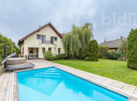 Dvougenerační rodinný dům 6+2, pozemek 778m2, Květnice | Prodej - dům/vila, 194 m²