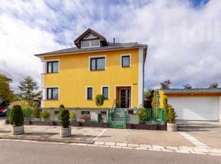 Pronájem prostorného rodinného domu v klidné části Dvora Králové | Pronájem - dům/vila, 150 m²