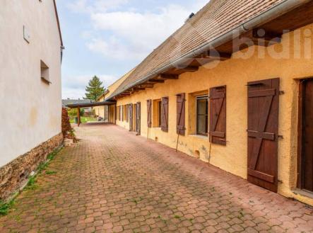 Prodej, RD s bývalým hospodářstvím a zahradou 1 613 m², Novosedly (Pšov) | Prodej - dům/vila, 135 m²