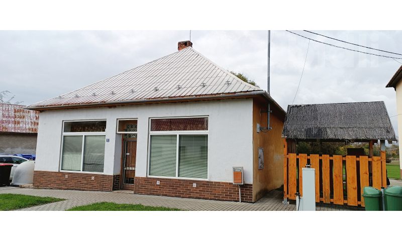 budova - přední strana