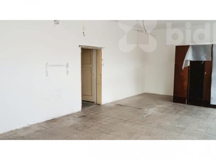 přední místnost | Pronájem - komerční objekt, obchodní centrum, 106 m²