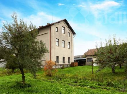 Prodej domu (275 m&#178;) s komerčním prostorem, 2 byty s pozemkem (2752 m&#178;) v obci Maleč | Prodej - dům/vila, 275 m²