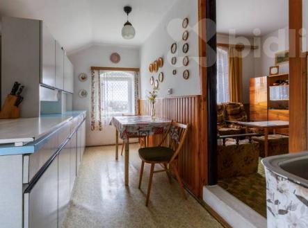 Prodej domu (275 m²) s komerčním prostorem, 2 byty s pozemkem (2752 m²) v obci Maleč | Prodej - dům/vila, 275 m²