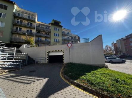 garážové stání Brno-Medlánky | Pronájem - malý objekt/garáž