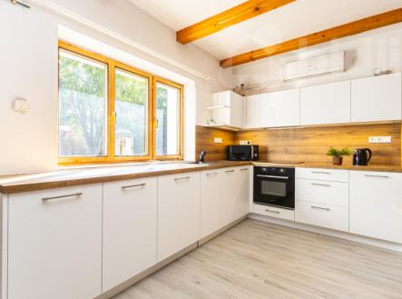 Zemědělská usedlost, RD 5+1, pozemek 6 015 m2, Polerady u Prahy | Prodej - zemědělský objekt, 6 015 m²