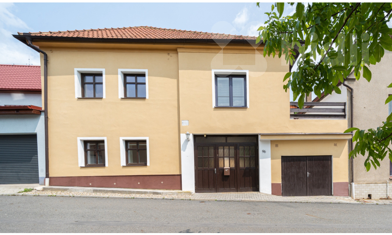 Pronájem bytové jednotky 2+1 ve dvougeneračním RD, Beroun