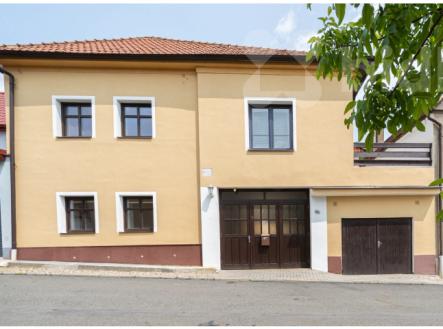 Pronájem bytové jednotky 2+1 ve dvougeneračním RD, Beroun | Pronájem bytu, 2+1, 75 m²