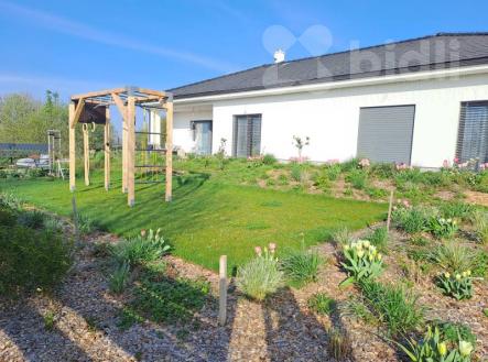 Prodej novostavby 5+kk s krásnou zahradou, Vysoký Újezd | Prodej - dům/vila, 173 m²