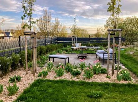 Prodej novostavby 5+kk s krásnou zahradou, Vysoký Újezd | Prodej - dům/vila, 173 m²