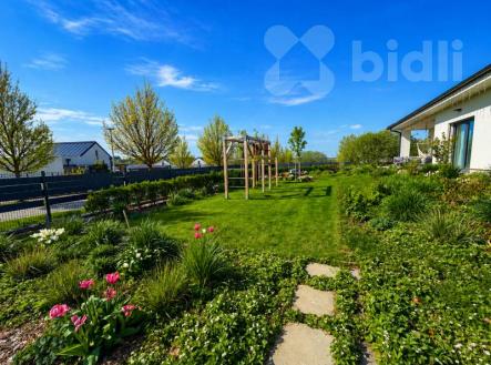 Prodej novostavby 5+kk s krásnou zahradou, Vysoký Újezd | Prodej - dům/vila, 173 m²