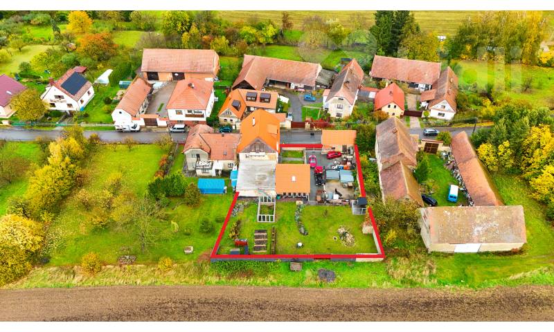 Prostorný dům s dílnou a stodolou - Sedlec u Vysokého Mýta