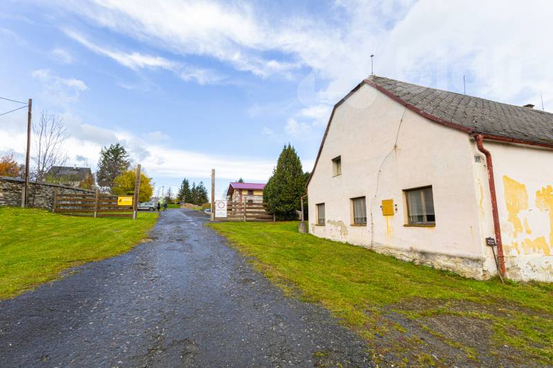 Prodej pozemku 2288m2 a stavby 47m2. Jeseník-Ondřejovice