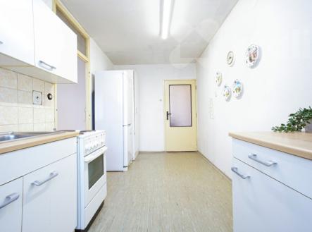 Exkluzivně nabízíme prodej řadového rodinného domu s garáží v Praze 9 -Vinoř. | Prodej - dům/vila, 156 m²