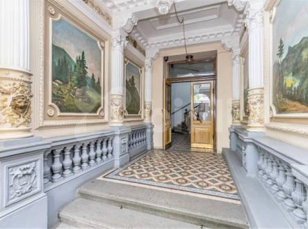 Pronájem podkrov. kanceláří (326 m2), klimatizace, kuchyňky, koupelna, Korunní, Praha 2-Vinohrady | Pronájem - kanceláře, 326 m²