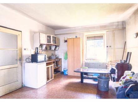 Chalupa s uzavřeným dvorem - ideální pro klidné bydlení i podnikání | Prodej - chata/rekreační objekt, 190 m²