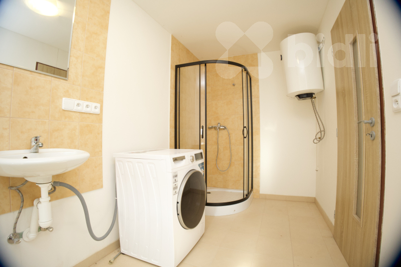 Rodinný dům se zahradou - ideální pro trvalé bydlení i rekreaci.