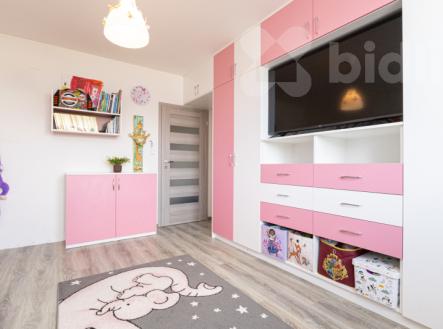 Prodej moderního bytu 3+kk se zahradou a bazénem, Polerady u Prahy | Prodej bytu, 3+kk, 81 m²