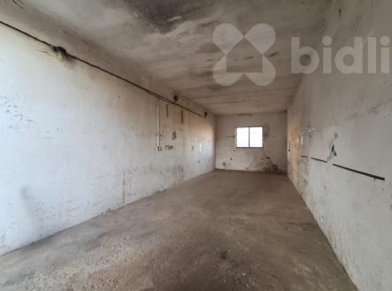 Garáž Haklovy Dvory | Pronájem - malý objekt/garáž