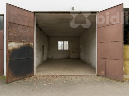 Garáž Haklovy Dvory | Pronájem - malý objekt/garáž