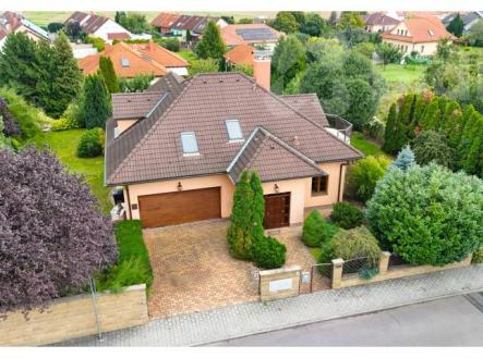 Pronájem RD 5+kk, 240 m2, prostorná dvojgaráž, krytý bazén, pozemek 1411 m2, obec Suchohrdly, Znojmo | Pronájem - dům/vila, 200 m²