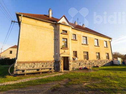 Prodej bytu 2+1, 64 m2, zahrada, parkování na pozemku, Nelahozeves, okr. Mělník | Prodej bytu, 2+1, 66 m²