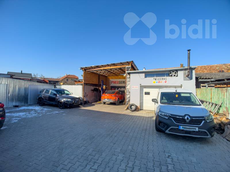 Prodej rodinného domu s pneuservisem a kadeřnictvím