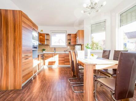 Rodinný dům 5+KK, Nupaky | Prodej - dům/vila, 145 m²