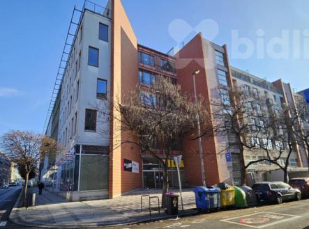 Pronájem garážového stání, Praha 3 - Žižkov | Pronájem - malý objekt/garáž